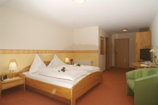 Land-Gut-Hotel Raeuber Lippoldskrug Alfeld  Eksteriør bilde